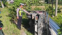 Detik-Detik Truk Oleng, Pensiunan PNS di Lampung Tewas Terlindas