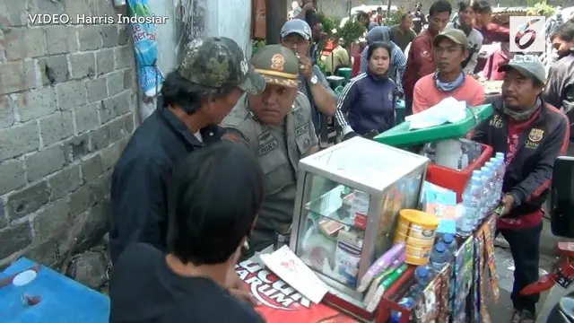 VIDEO: Razia PKL, Tarik-menarik Antara Pedagang dan Petugas Satpol PP