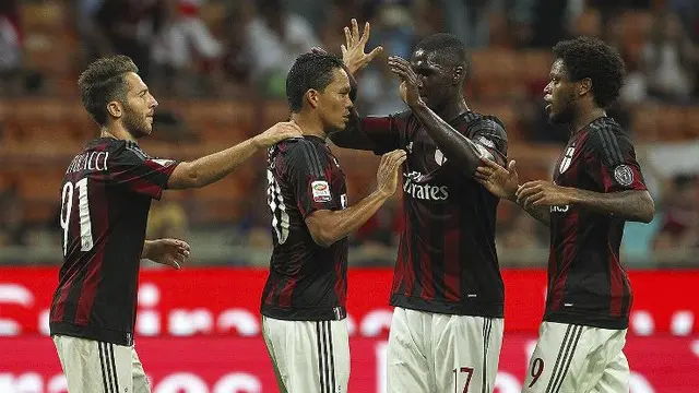 Carlos Bacca dan Luiz Adriano, pemain baru asal Amerika Latin mencetak dua gol AC Milan saat melawan Empoli tampil di San Siro, Milano (30/8/2015).