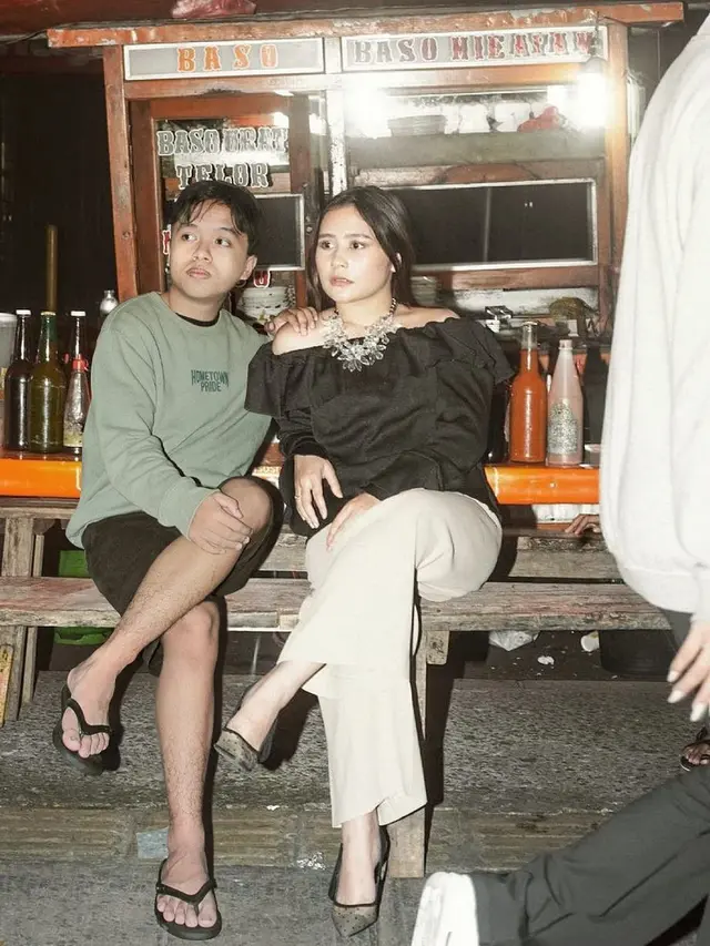 6 Editan Foto Pria Hangout Bareng Prilly Latuconsina Ini Imajinatif Banget