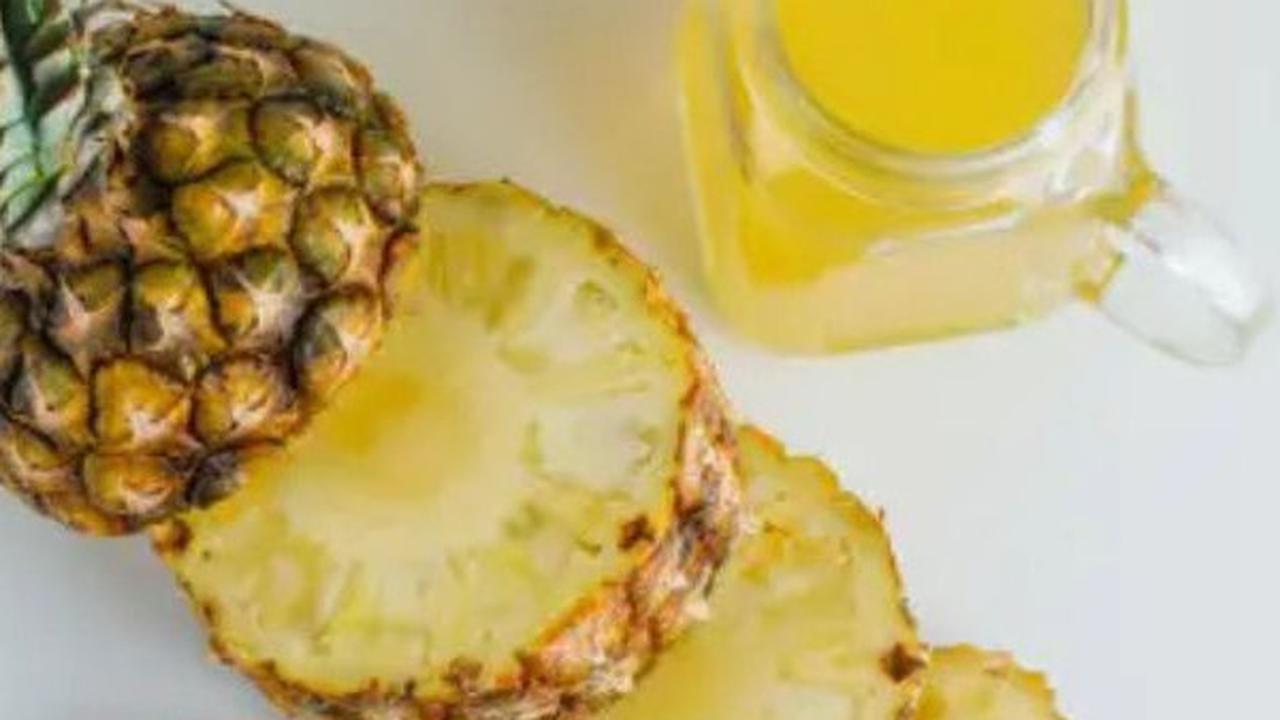Mengonsumsi Buah Nanas