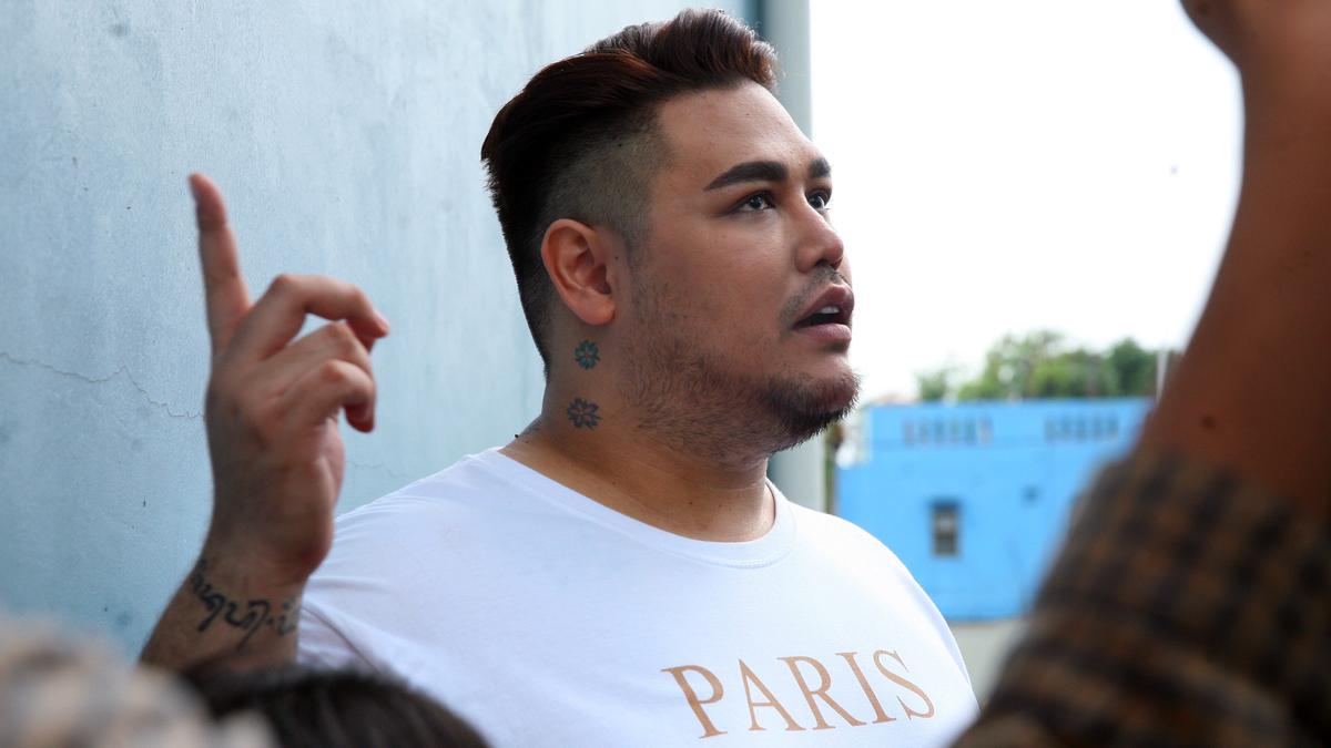 Ivan Gunawan Berbagi Nasi Kebuli di Makkah saat Umrah, Antrian Sampai Mengular
