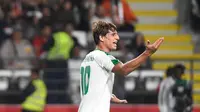 Striker Timnas Irak Mohanad Ali Kadhim Alshammari diminati Juventus. (AFP/Khaled Desouki)