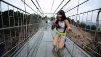 Jembatan Kaca Terpanjang dan Tertinggi di Dunia, Resmi Dibuka