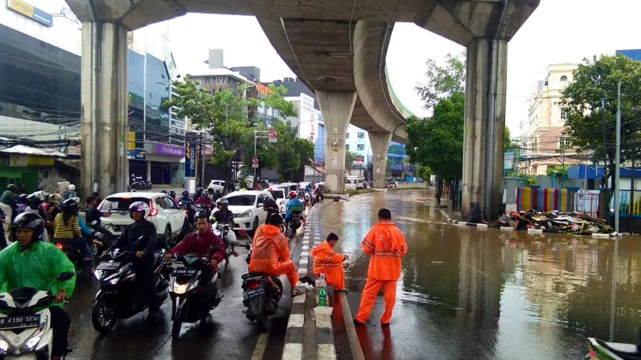 Banjir merendam kawasan sekitar Tendean, Jakarta Selatan