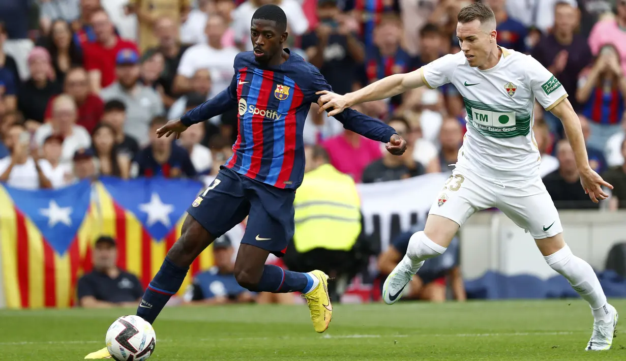 Barcelona tak mengalami kesulitan yang berarti saat menjamu Elche di hadapan publik Camp Nou. Sebaliknya, pertahanan Elche dibuat sibuk dengan serangan yang bertubi-tubi dilancarkan para pemain El Barca. (AP/Joan Monfort)