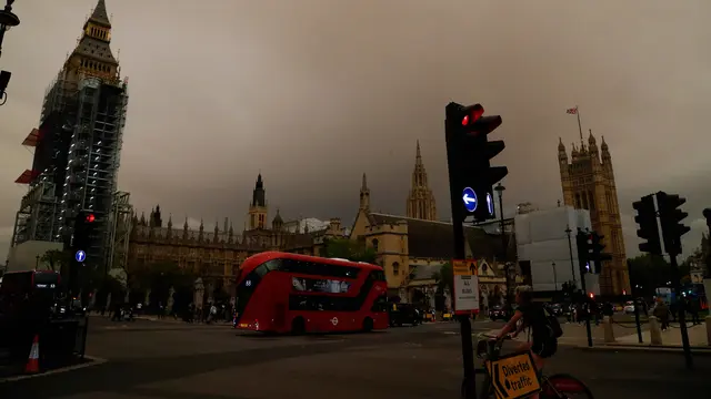 Debu Sahara Bikin Langit di London Memerah