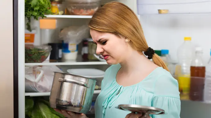 Waspada, Konsumsi Makanan Basi Usai Lebaran (Lakov Filimonov/Shutterstock)