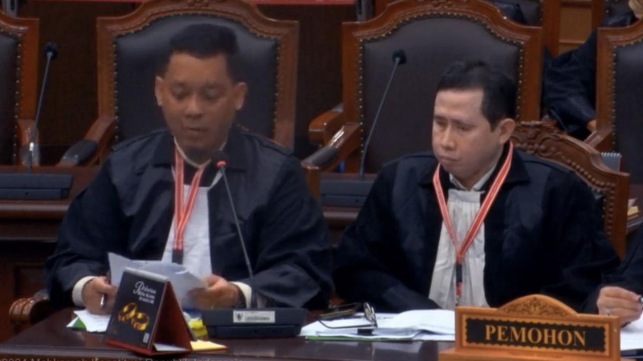 Hakim Mahkamah Konstitusi (MK) Guntur Hamzah menyoroti petitum atau permohonan PDIP tersebut. Guntur meminta PDIP menunjukkan bukti-bukti konkret untuk dapat di cross check ulang.<br>