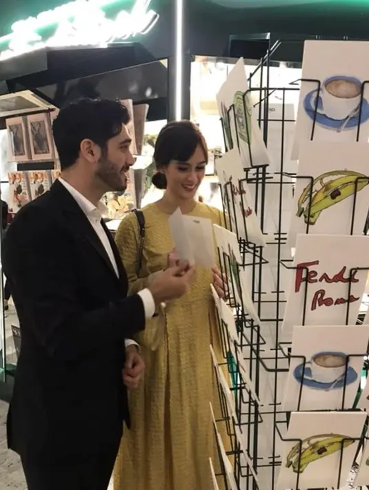 Warganet terharu dengan ungkapan perasaan dan harapan ibu dua orang anak tersebut. Renata berharap suaminya bebas. "#familytime (waktu bersama keluarga) #bringpapahome (kembalikan papa ke rumah)," begitu tulisan Renata Kusmanto. (Instagram/renata711)