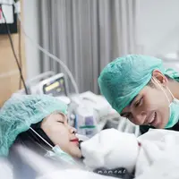 Ria Ricis Melahirkan (Instagram/okisetianadewi)