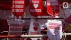 Salah satu pernak-pernik menyambut HUT Kemerdekaan RI di Pasar Mester Jatinegara, Jakarta, Selasa (8/8/2023). (Liputan6.com/Herman Zakharia)