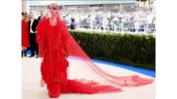 Simak deretan gaun unik yang ditampilkan para selebriti Hollywood di Met Gala 2017.