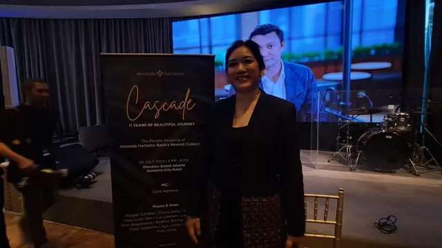 Desainer Amanda Hartanto