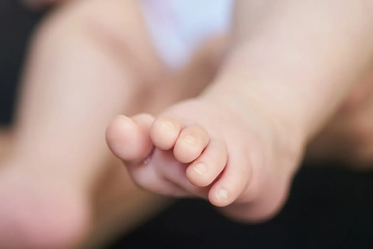 Melahirkan di Jalan, Ibu Ini Cuek Bawa Pulang Bayi Berlumuran Darah