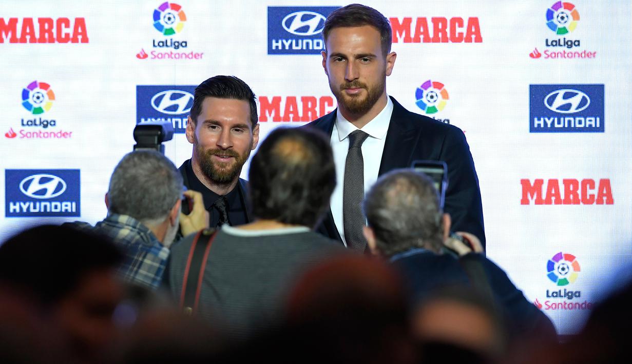 Foto Lionel Messi Raih Gelar Pemain Terbaik Laliga Bola