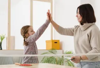 ada beberapa cara sederhana yang bisa dilakukan Orangtua agar anak mulai berani menyampaikan pendapatnya, Sahabat Fimela. (foto/dok: magnefic)