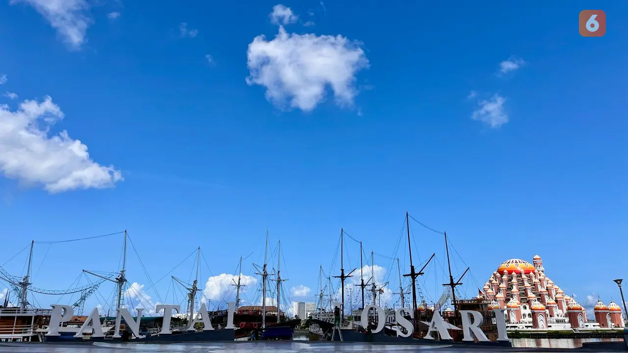 Pantai Losari di Kota Makassar