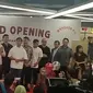 Gibran Rakabuming bersama Kaesang Pangarep dan Chef Arnold di pembukaan gerai Goola X Mangkok Ku. (Liputan6.com/Henry)