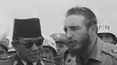 Ir. Soekarno bersama Fidel Castro, Presiden Kuba sejak 1976 hingga 2008. (via duniadalamsejarah.blogspot.co.id)