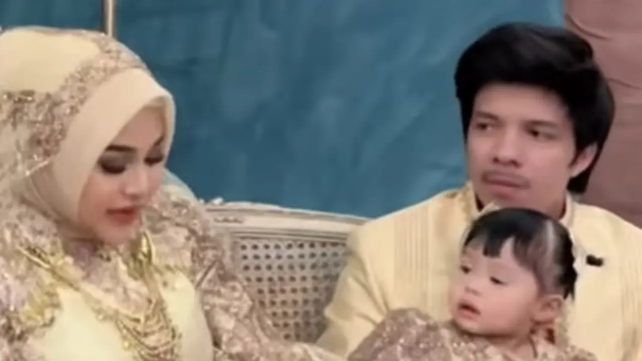 Di balik layar pemotretan keluarga Atta Halilintar dan Aurel Hermansyah. (Foto: Instagram/aurelie.hermansyah)