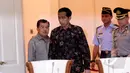 Presiden Joko Widodo didampingi Wakil Presiden Jusuf Kalla saat akan memimpin rapat bersama pimpinan Badan Umum Milik Negara (BUMN) di Istana Bogor, Jawa Barat, Senin (16/2/2015). (Liputan6.com/Faizal Fanani)