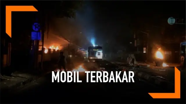 Sejumlah kericuhan pecah usai polisi berupaya bubarkan paksa aksi protes massa di depan gedung Bawaslu Selasa (21/5) malam. Salah satunya pembakaran beberapa mobil di sekitar asrama Brimob di kawasan Petamburan, Jakarta Barat.