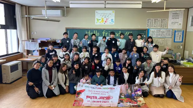 Kalya Mahiya bersama teman-teman dari Indonesia dan Jepang dalam kegiatan Cultural Exchange Programme Japan di Akita Inaka School