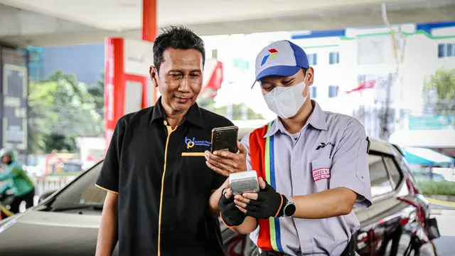 Pertamina Patra Niaga melanjutkan Program Subsidi Tepat untuk produk Bahan Bakar Minyak (BBM) Solar Subsidi dengan mekanisme Full QR di 234 Kota atau Kabupaten diseluruh Indonesia. (Dok Pertamina)