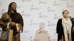 Menteri Luar Negeri RI Retno Marsudi (kanan) memberikan pidato saat pertemuan bilateral di Jakarta, (6/3). Pertemuan juga membahas penyelesaian isu Al Quds Al Sharif. (Liputan6.com/Faizal Fanani)
