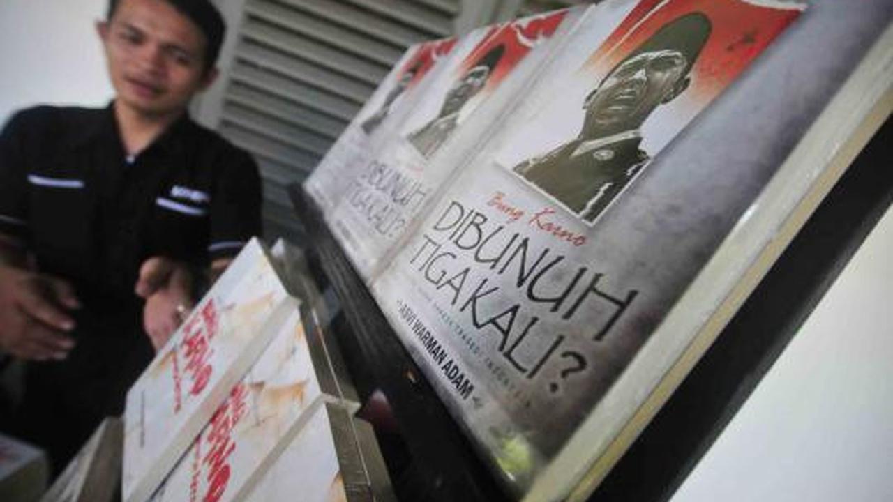 Buku "Bung Karno Dibunuh Tiga Kali" 