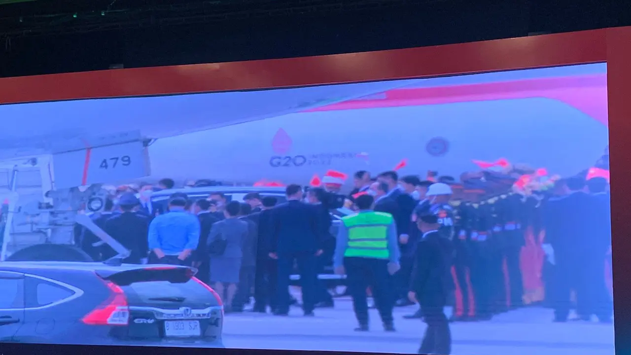 Presiden China Xi Jinping tiba di Denpasar, Bali untuk menghadiri KTT G20 (Liputan6.com/Teddy Tri Setio Berty)