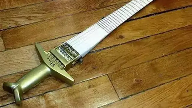 7 Potret Bentuk Gitar Listrik Nyeleneh Ini Kocak Banget