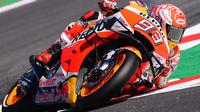 Marc Marquez sempat terlibat insiden dengan Valentino Rossi di lap terakhir Q2 kualifikasi MotoGP San Marino (AFP)