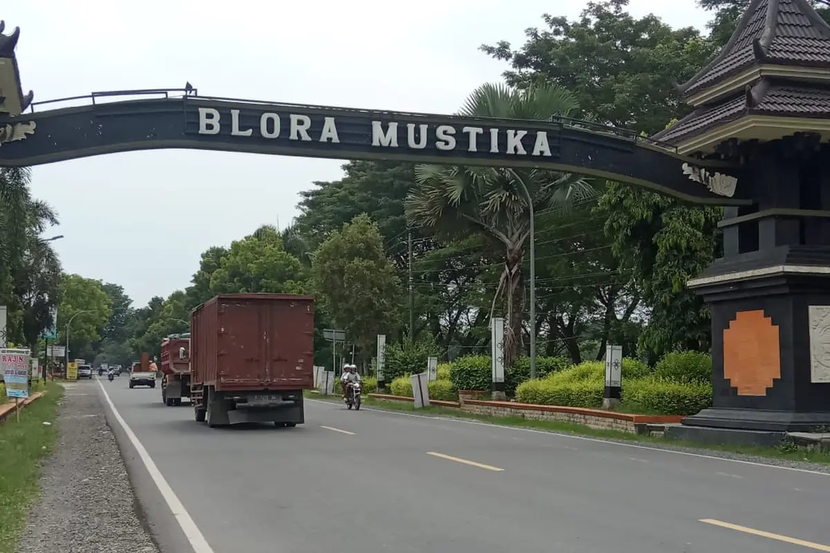 Pemerintah secara serentak menyalurkan Bantuan Pangan Non Tunai (BPNT), termasuk di Kabupaten Blora, Jawa Tengah. (Liputan6.com/ Ahmad Adirin)
