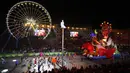 Karnaval Raja Hewan berparade melalui Place Massena saat upacara pembukaan Karnaval Nice di Nice, Prancis, 11 Februari 2022. Tema karnaval edisi ke-149 kali ini adalah Raja Hewan. (AP Photo/Daniel Cole)