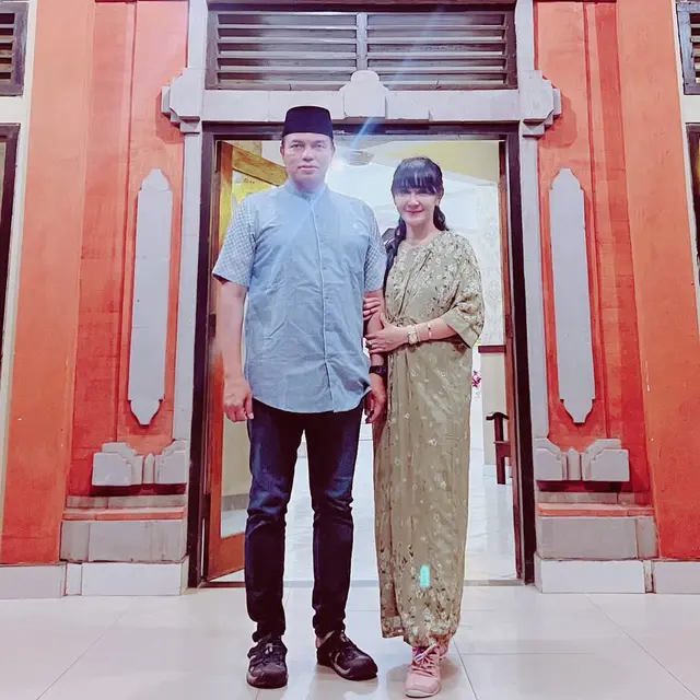 Potret Uut Permatasari Dampingi Suami Naik Pangkat Jadi Kombes Pol, Semringah Penuh Pesona (instagram/uutpermatasari).