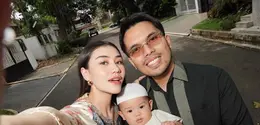 Untuk pertama kalinya, ia merayakan Hari Raya Idul Fitri dengan status sebagai seorang ibu setelah kehadiran putra pertamanya, Baby Arash. [@aaliyah.massaid].