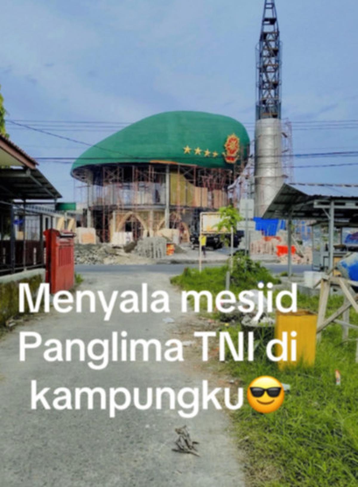 Bangunan Masjid Dengan Atap Baret TNI Berpangkat Jenderal Bintang 4