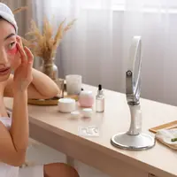 Kualitas tidur memiliki peran besar dalam menjaga kesehatan skin barrier. Saat tidur, tubuh melakukan proses regenerasi sel kulit secara alami. Kurang tidur dapat membuat kulit lebih sensitif, mudah meradang, dan memperlambat proses pemulihan skin barrier. (foto/dok: freepik)