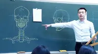 Tak Cuma Tampan, Guru Ini Juga Jago Gambar Anatomi Tubuh