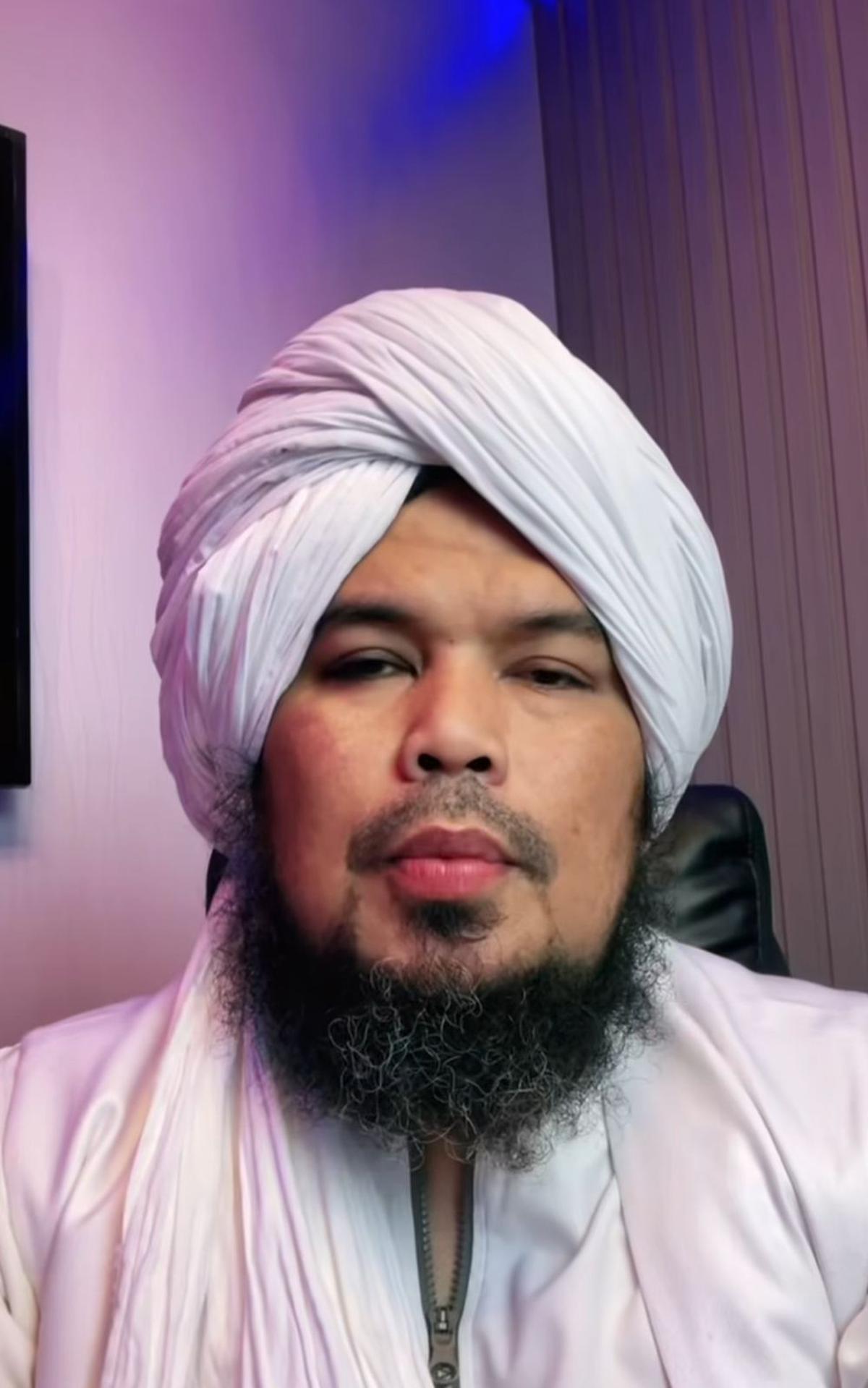 Deretan Artis yang Memilih Mualaf Dibimbing Ustaz Derry Sulaiman, Ini Perjalanannya