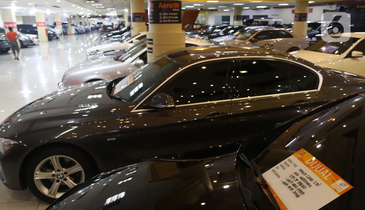 Deretan mobil bekas yang dijual di kawasan Jakarta, Senin (23/11/2020). Pasar mobil bekas diprediksi akan meningkat menjelang akhir tahun karena kondisi perekonomian yang saat ini mulai membaik. (Liputan6.com/Angga Yuniar)