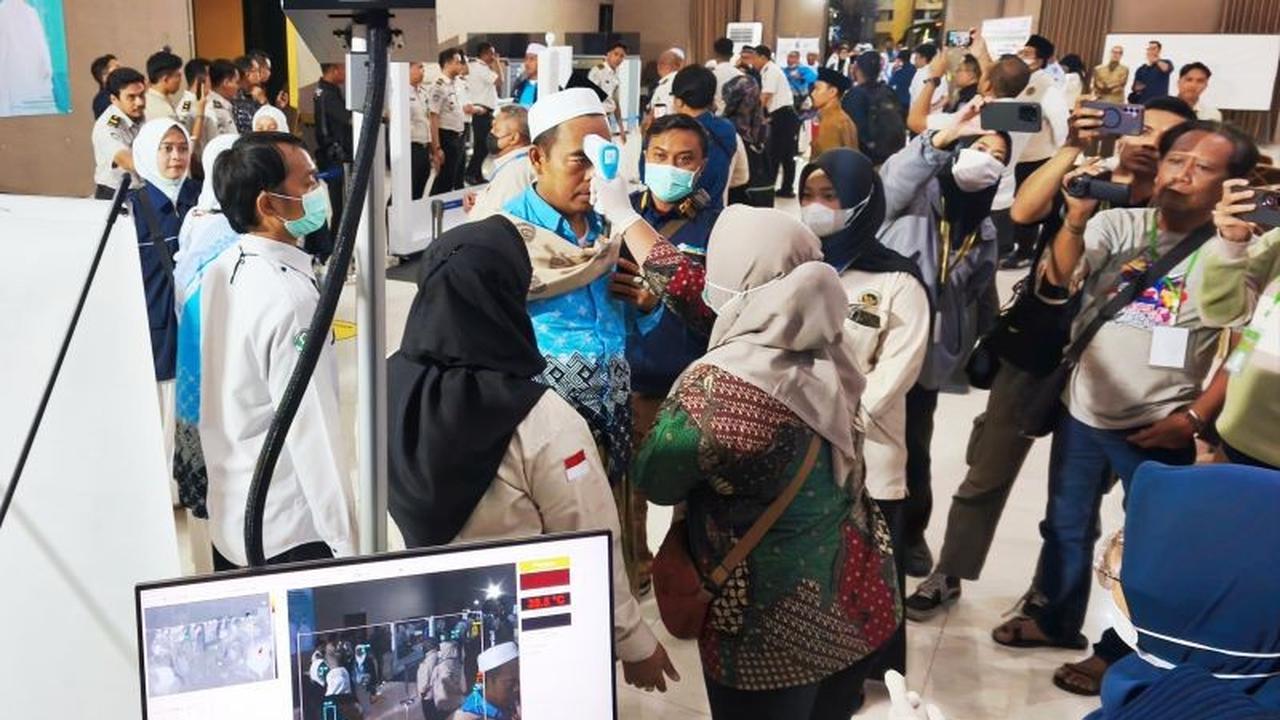 Kepulangan Jamaah Haji Kloter Pertama Surabaya: 378 Jemaah Tiba, Layanan Seamless Corridor Permudah Proses