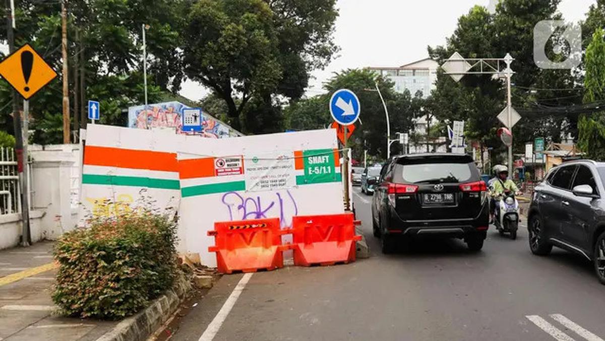Tak Kunjung Kelar, Seperti Ini Suasana Sekitar Proyek Galian di Kawasan Cikini