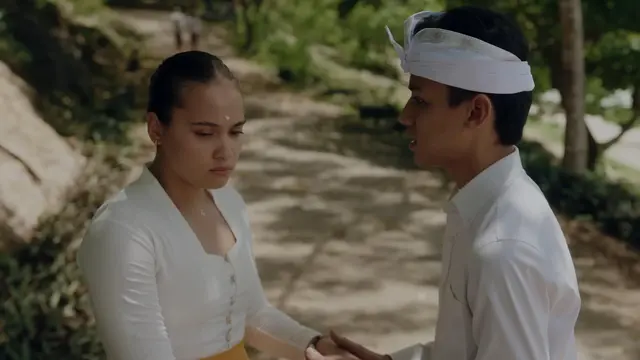 Salah satu adegan dalam film Komang. (Foto: Dok. Starvision Plus)