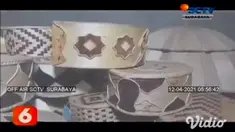 Di tangan kreatif Muhammad Kholil (40), pengasuh Pondok Pesantren Roudlotul Falah, Desa Karangmalang, Ngawi, pelepah pisang diubah menjadi barang yang menarik, dan memiliki nilai jual seperti peci dan tutup saji.