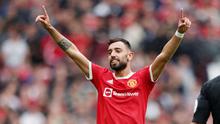 Bruno Fernandes - Pemain bernomor punggung 18 ini menjadi pemain MU paling anyar yang berhasil mencetak hattrick. Bruno sukses memborong tiga gol pada laga perdana Premier League 2021/2022 saat melawan Leeds United. (Foto: AFP/Adrian Dennis)