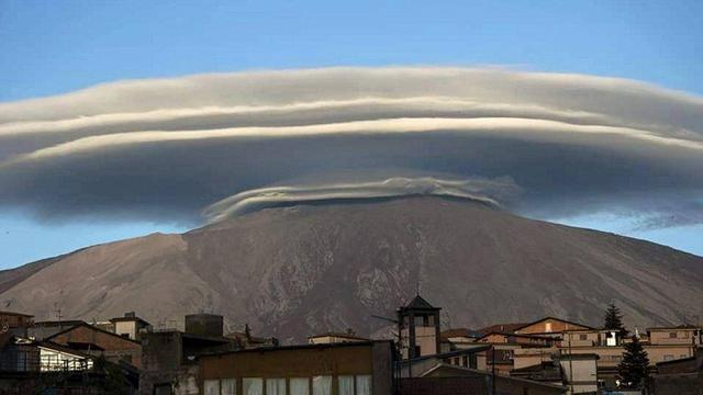 Piringan Misterus di Puncak Gunung, Fenomena Alam atau UFO?