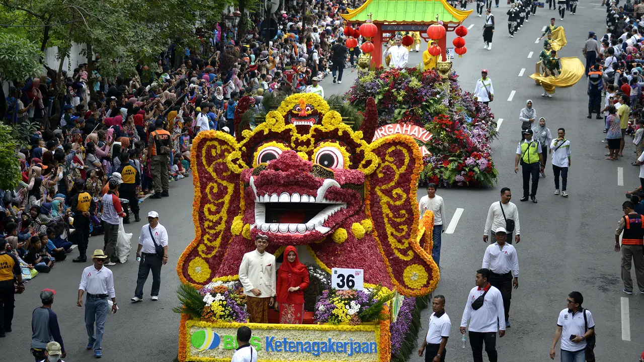 Kemeriahan Parade Surabaya Vaganza